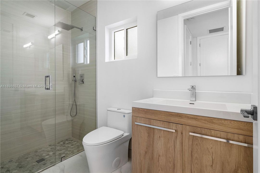 Недавно продано: $1,895,000 (4 спален, 3 ванн, 2771 Квадратных фут)