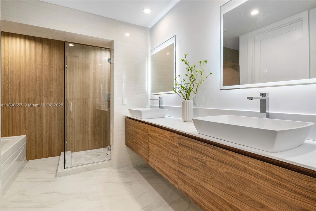 Недавно продано: $1,895,000 (4 спален, 3 ванн, 2771 Квадратных фут)