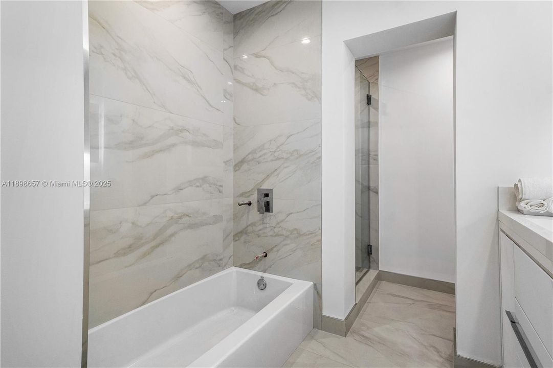 Недавно продано: $1,895,000 (4 спален, 3 ванн, 2771 Квадратных фут)