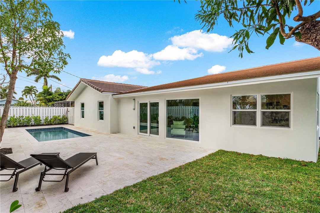 Недавно продано: $1,895,000 (4 спален, 3 ванн, 2771 Квадратных фут)