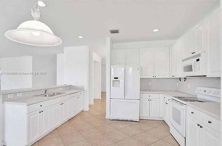 For Rent: $5,500 (5 beds, 3 baths, 3092 Square Feet)