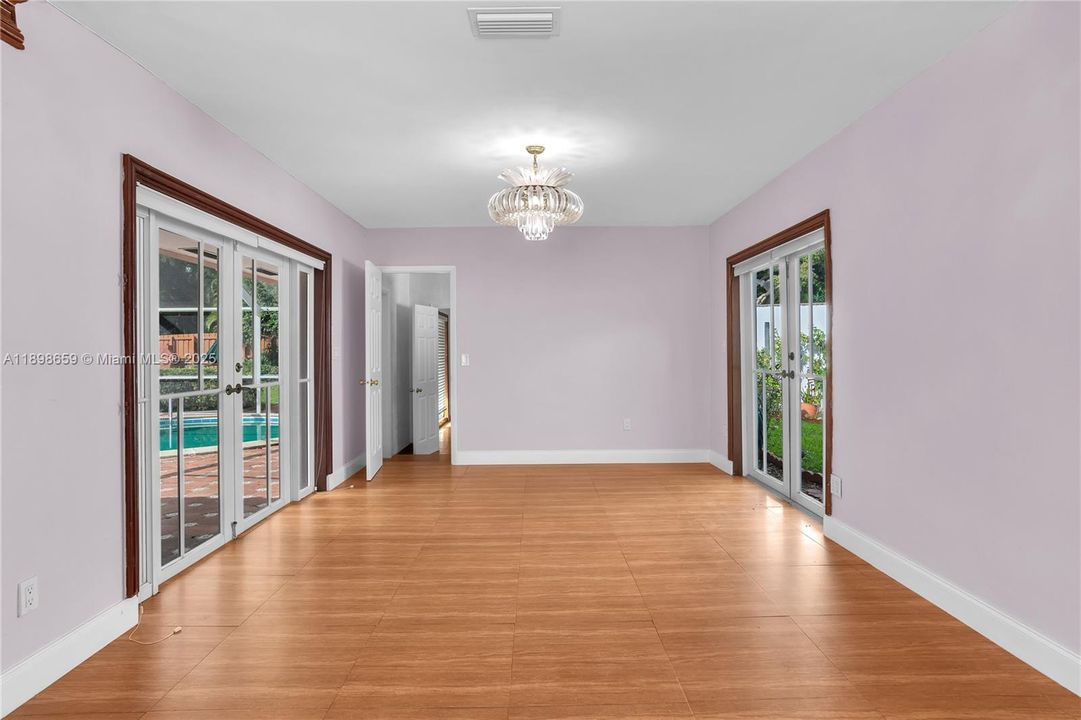 En Renta: $5,000 (5 camas, 3 baños, 2565 Pies cuadrados)