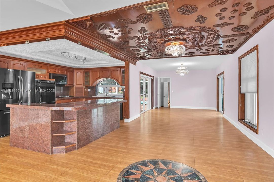 En Renta: $5,000 (5 camas, 3 baños, 2565 Pies cuadrados)