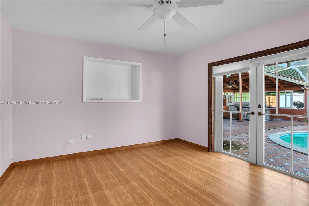 En Renta: $5,000 (5 camas, 3 baños, 2565 Pies cuadrados)