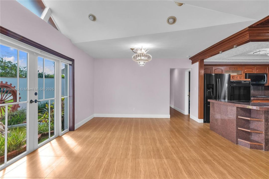 En Renta: $5,000 (5 camas, 3 baños, 2565 Pies cuadrados)