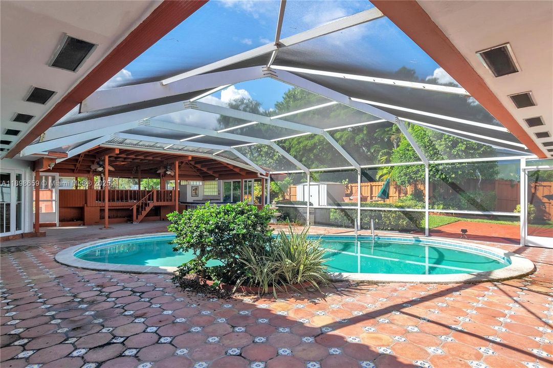 En Renta: $5,000 (5 camas, 3 baños, 2565 Pies cuadrados)