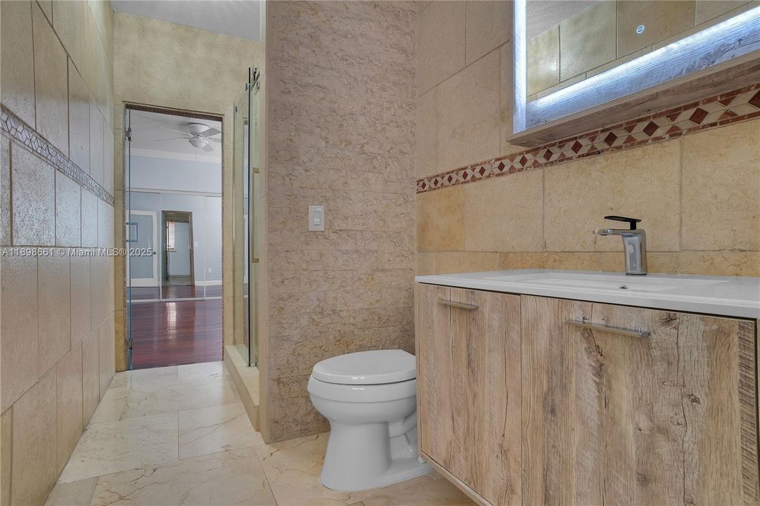 合同活跃: $5,000 (5 贝兹, 3 浴室, 2881 平方英尺)