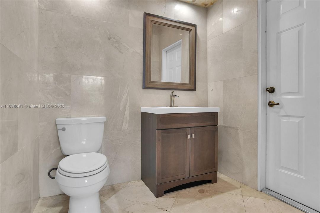 合同活跃: $5,000 (5 贝兹, 3 浴室, 2881 平方英尺)