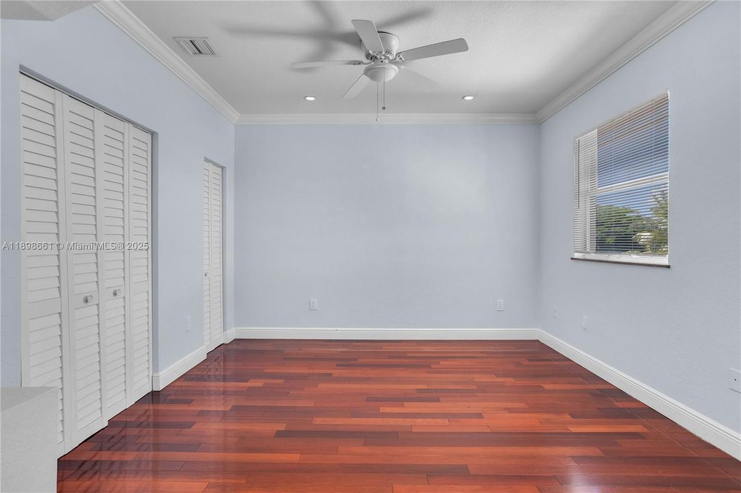 合同活跃: $5,000 (5 贝兹, 3 浴室, 2881 平方英尺)