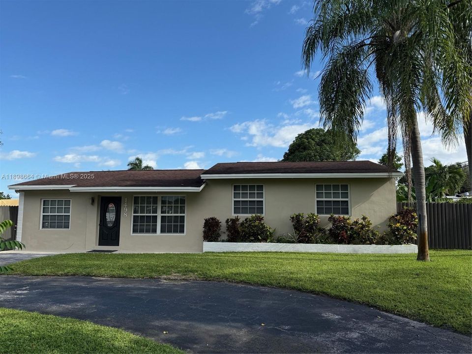 Recently Rented: $3,700 (4 beds, 2 baths, 1366 Square Feet)