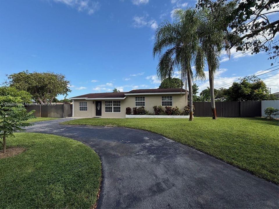 Recently Rented: $3,700 (4 beds, 2 baths, 1366 Square Feet)