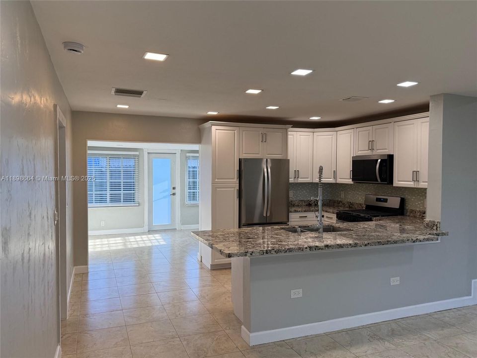 Recently Rented: $3,700 (4 beds, 2 baths, 1366 Square Feet)