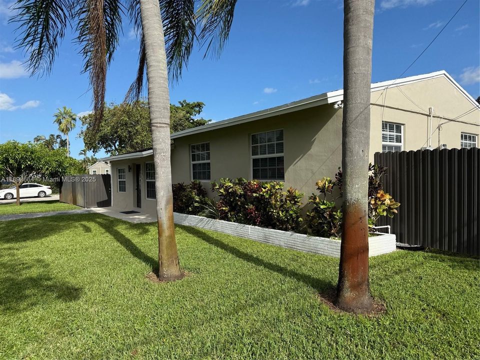 Recently Rented: $3,700 (4 beds, 2 baths, 1366 Square Feet)