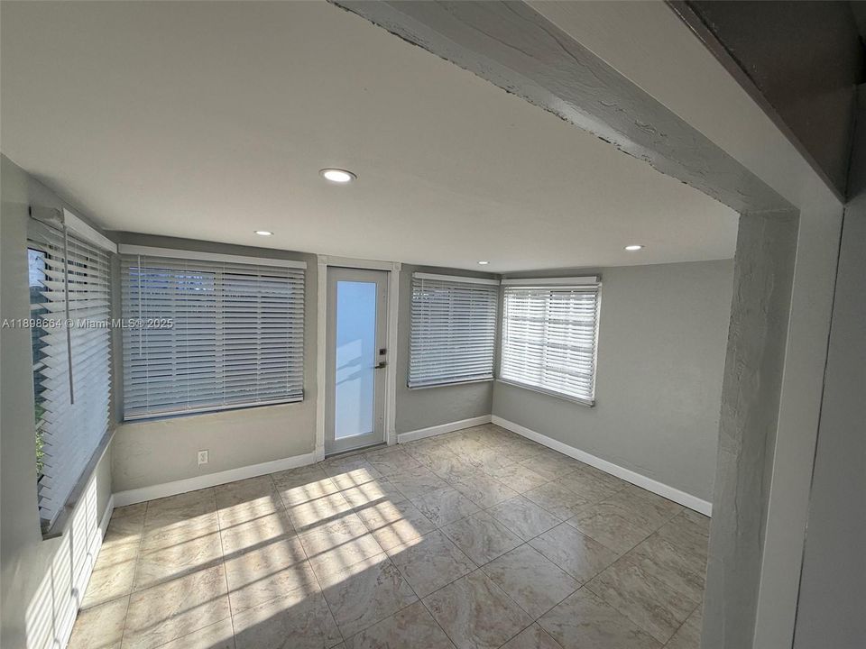 Recently Rented: $3,700 (4 beds, 2 baths, 1366 Square Feet)