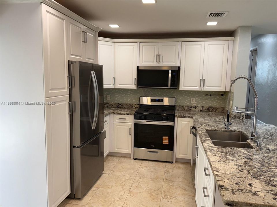 Recently Rented: $3,700 (4 beds, 2 baths, 1366 Square Feet)