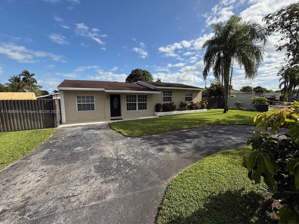 Recently Rented: $3,700 (4 beds, 2 baths, 1366 Square Feet)