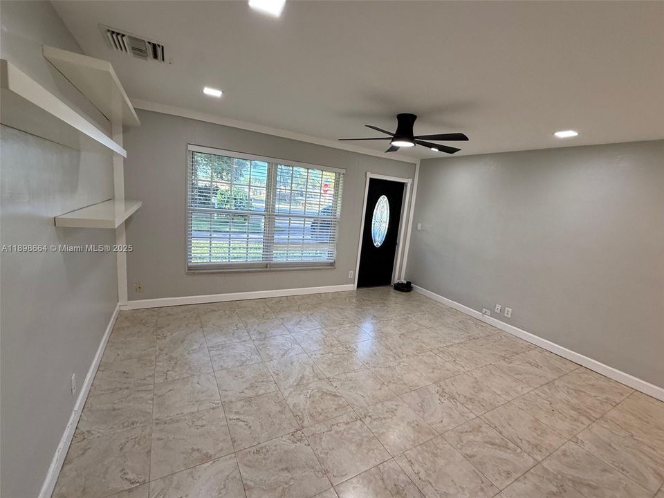 Recently Rented: $3,700 (4 beds, 2 baths, 1366 Square Feet)