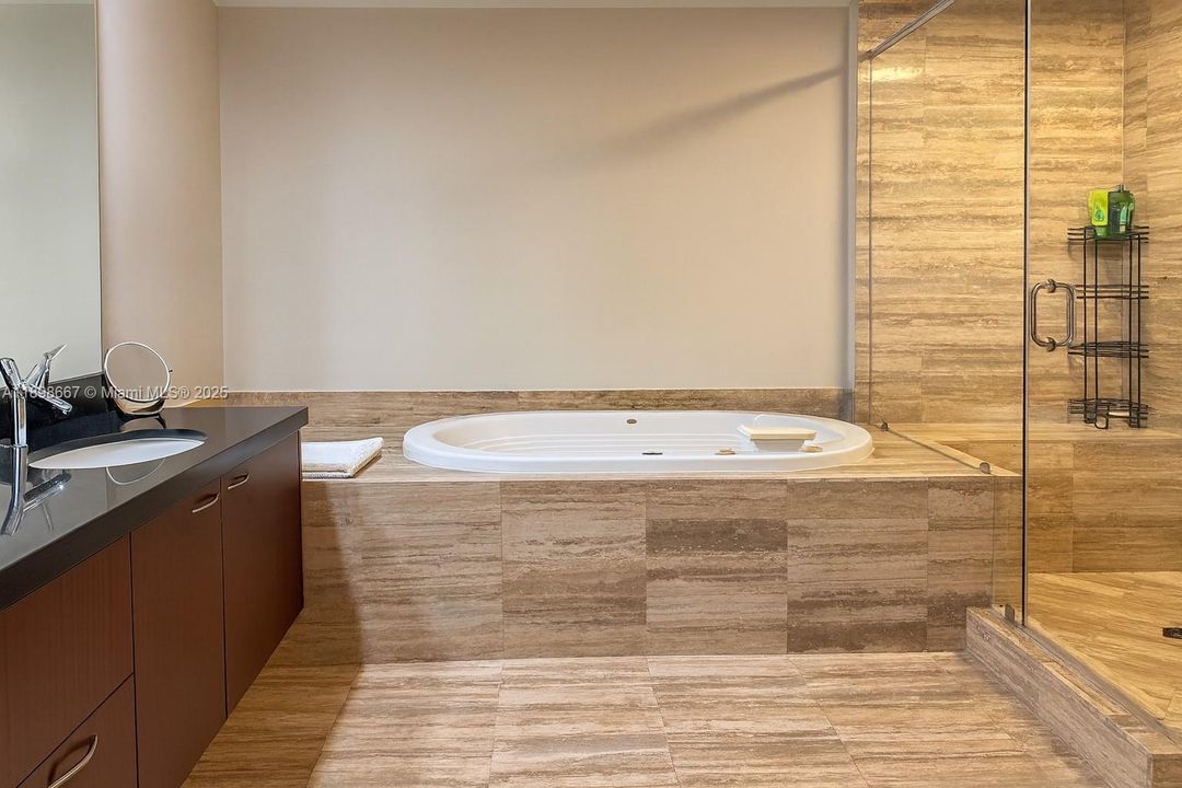 Под контрактом: $10,500 (2 спален, 3 ванн, 1962 Квадратных фут)