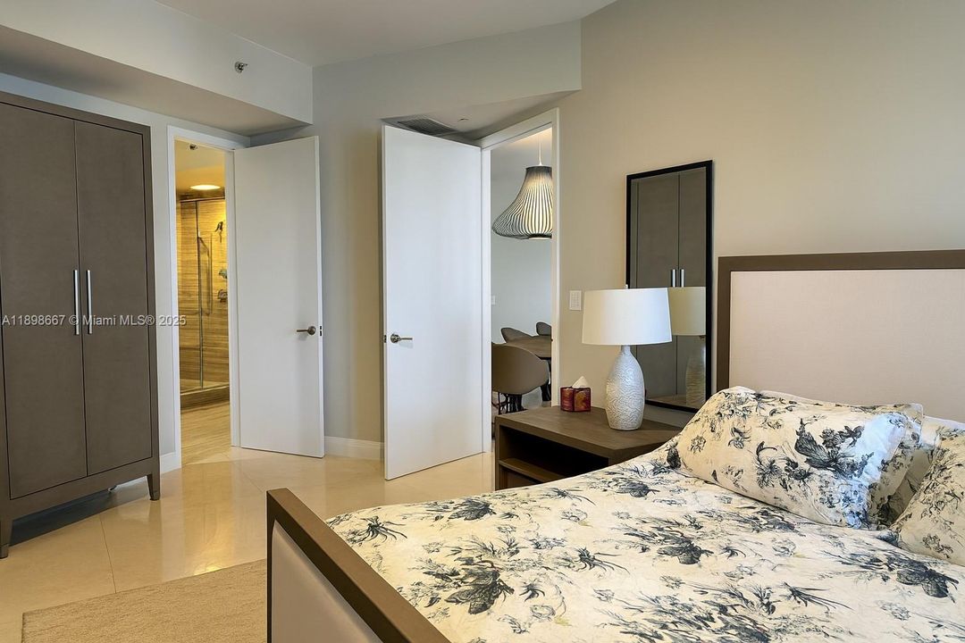 Под контрактом: $10,500 (2 спален, 3 ванн, 1962 Квадратных фут)