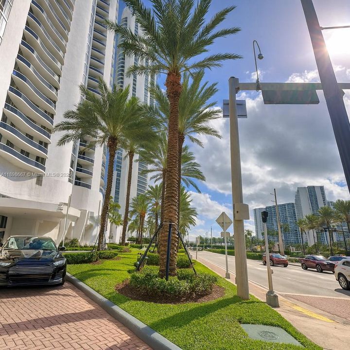 Под контрактом: $10,500 (2 спален, 3 ванн, 1962 Квадратных фут)