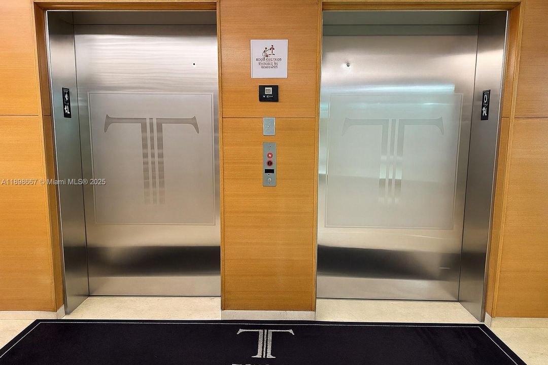 Под контрактом: $10,500 (2 спален, 3 ванн, 1962 Квадратных фут)