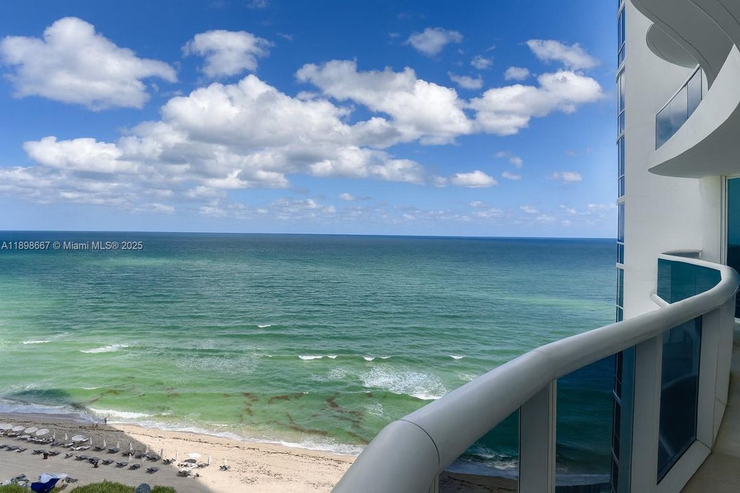 Под контрактом: $10,500 (2 спален, 3 ванн, 1962 Квадратных фут)