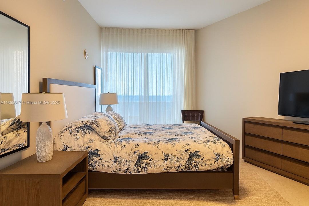 Под контрактом: $10,500 (2 спален, 3 ванн, 1962 Квадратных фут)