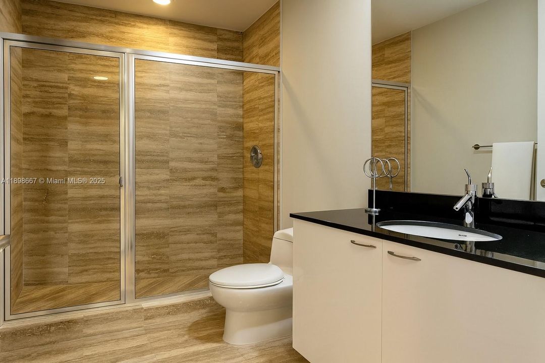 Под контрактом: $10,500 (2 спален, 3 ванн, 1962 Квадратных фут)