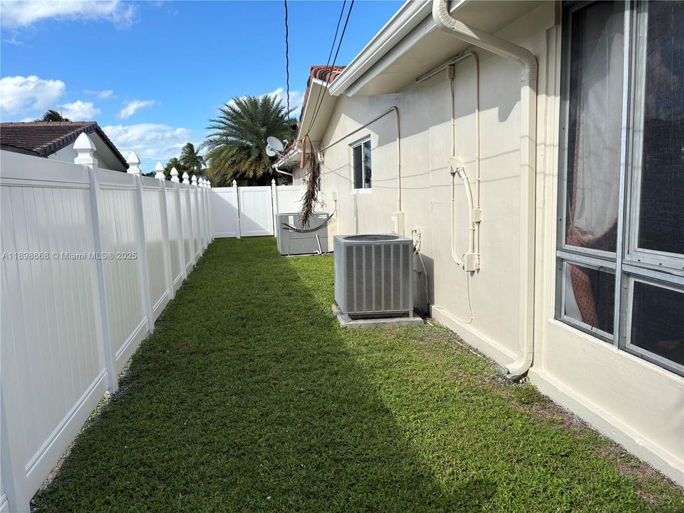 For Sale: $1,050,000 (4 beds, 3 baths, 2886 Square Feet)