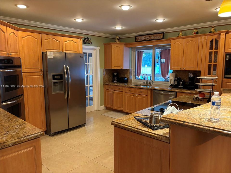 For Sale: $1,050,000 (4 beds, 3 baths, 2886 Square Feet)