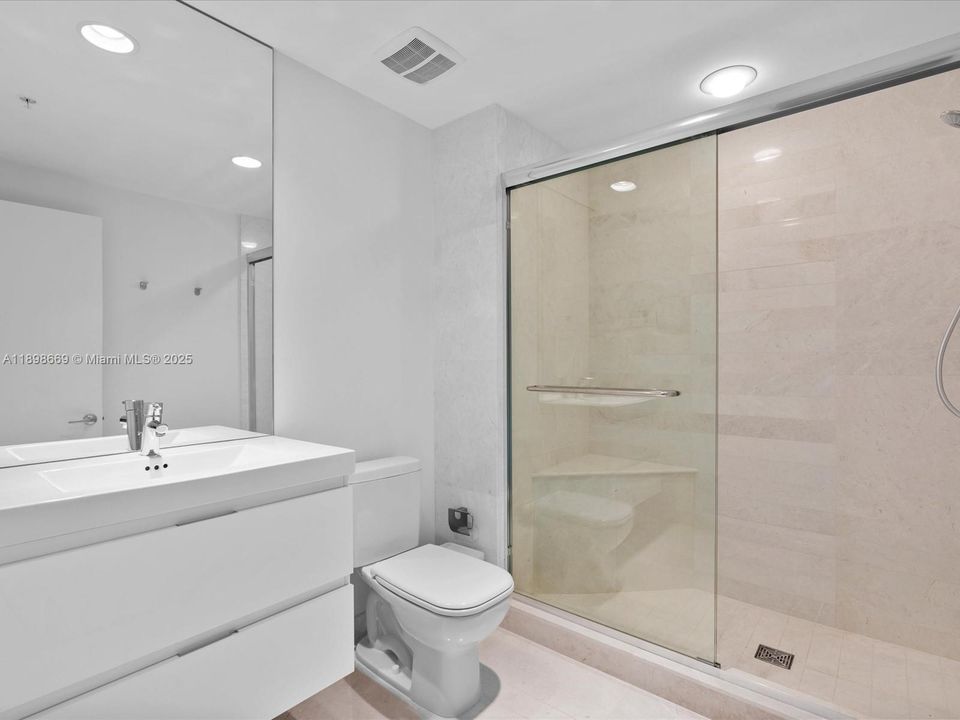 出租: $7,800 (2 贝兹, 3 浴室, 1808 平方英尺)