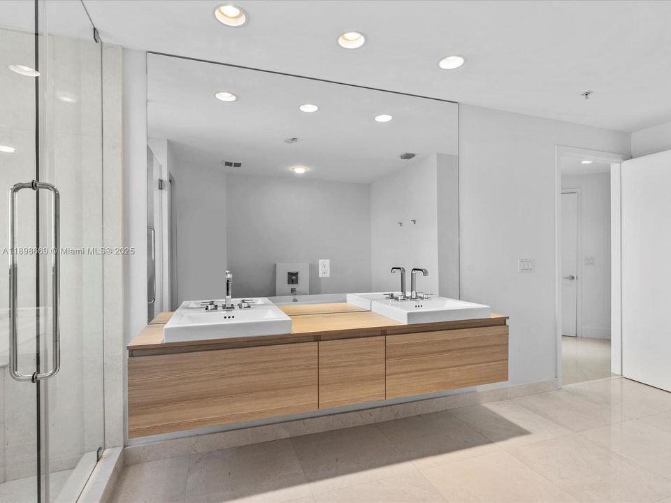 出租: $7,800 (2 贝兹, 3 浴室, 1808 平方英尺)