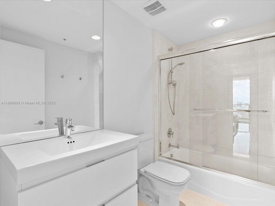 出租: $7,800 (2 贝兹, 3 浴室, 1808 平方英尺)