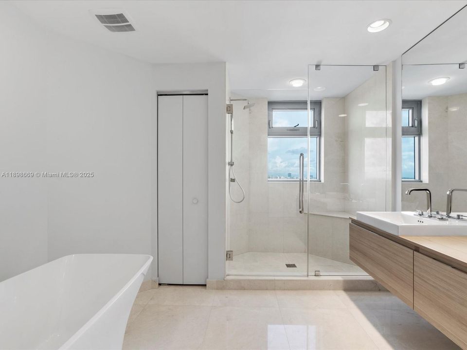 出租: $7,800 (2 贝兹, 3 浴室, 1808 平方英尺)