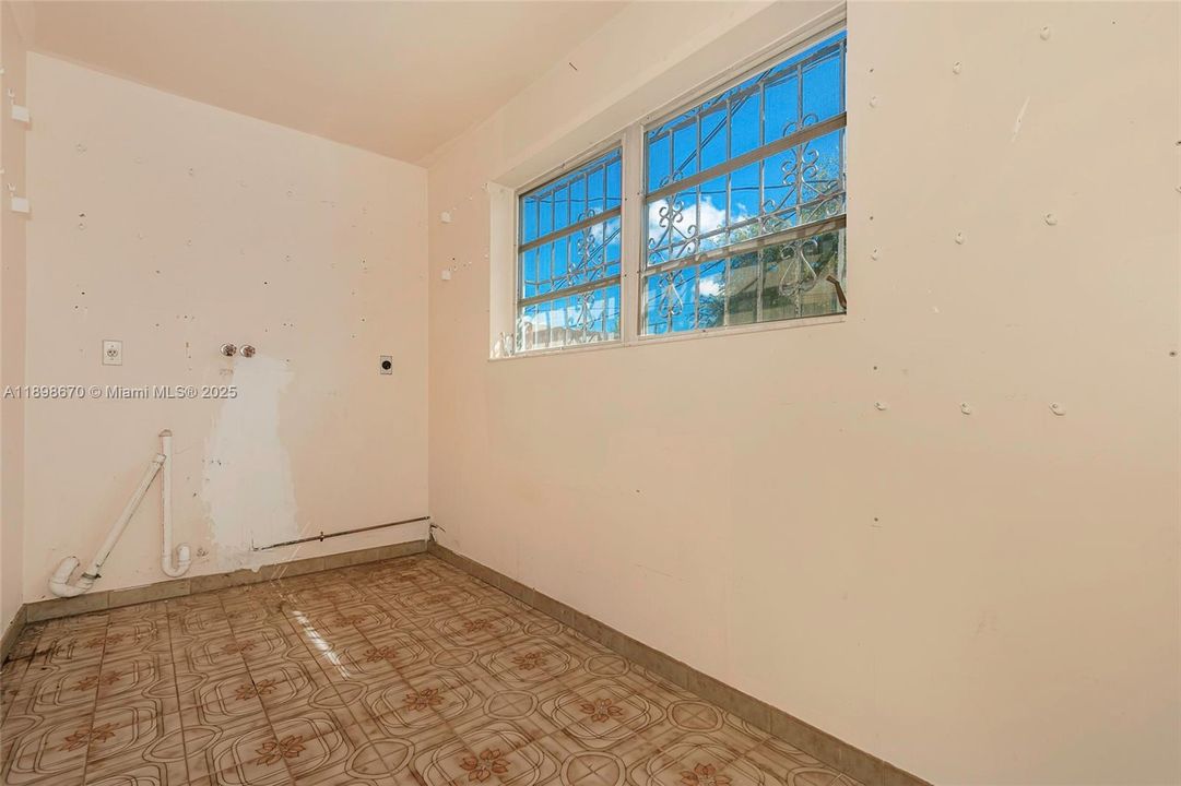 Active With Contract: $769,000 (3 beds, 2 baths, 1648 Square Feet)