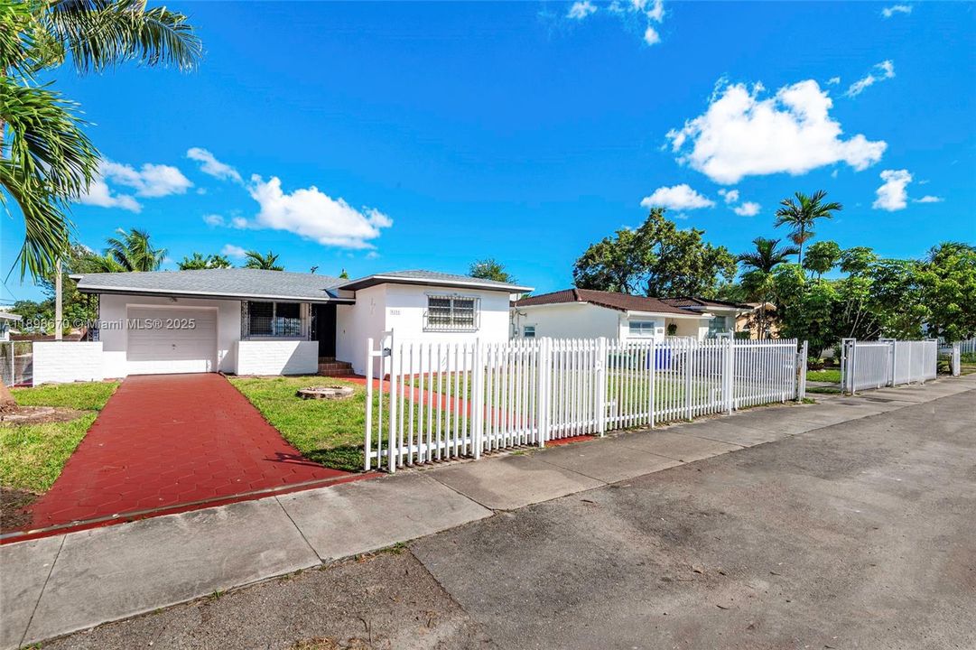 Active With Contract: $769,000 (3 beds, 2 baths, 1648 Square Feet)