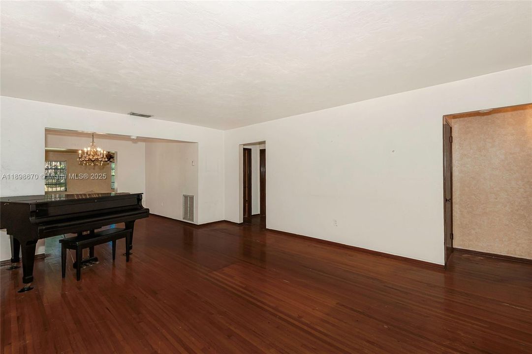 Active With Contract: $769,000 (3 beds, 2 baths, 1648 Square Feet)