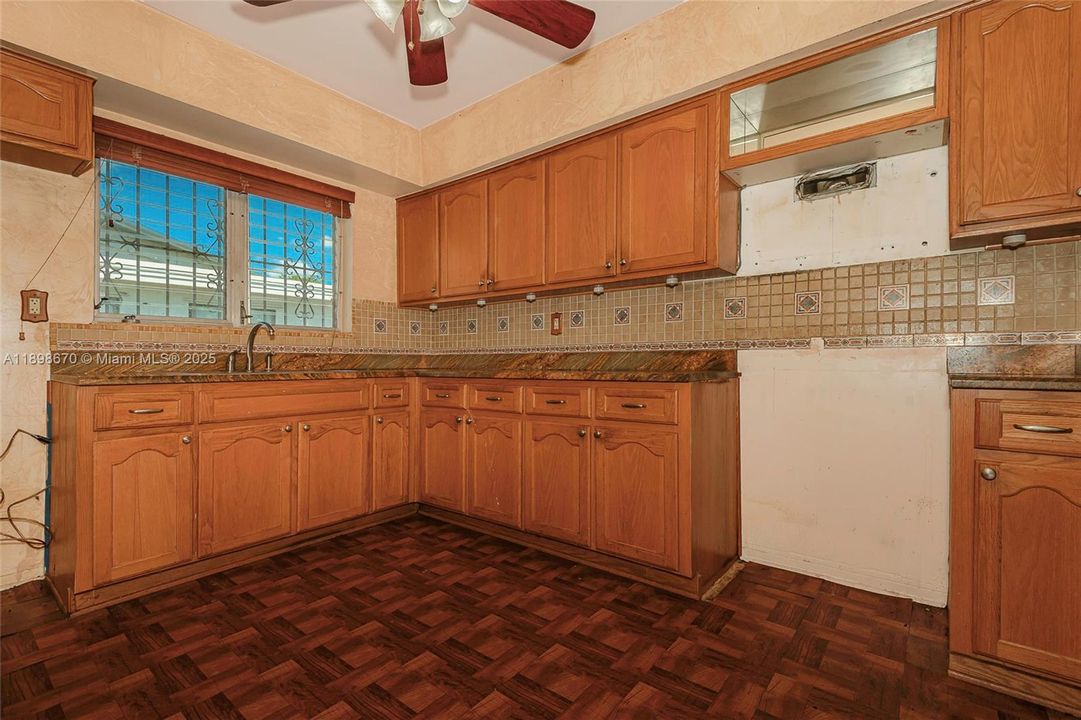 Active With Contract: $769,000 (3 beds, 2 baths, 1648 Square Feet)