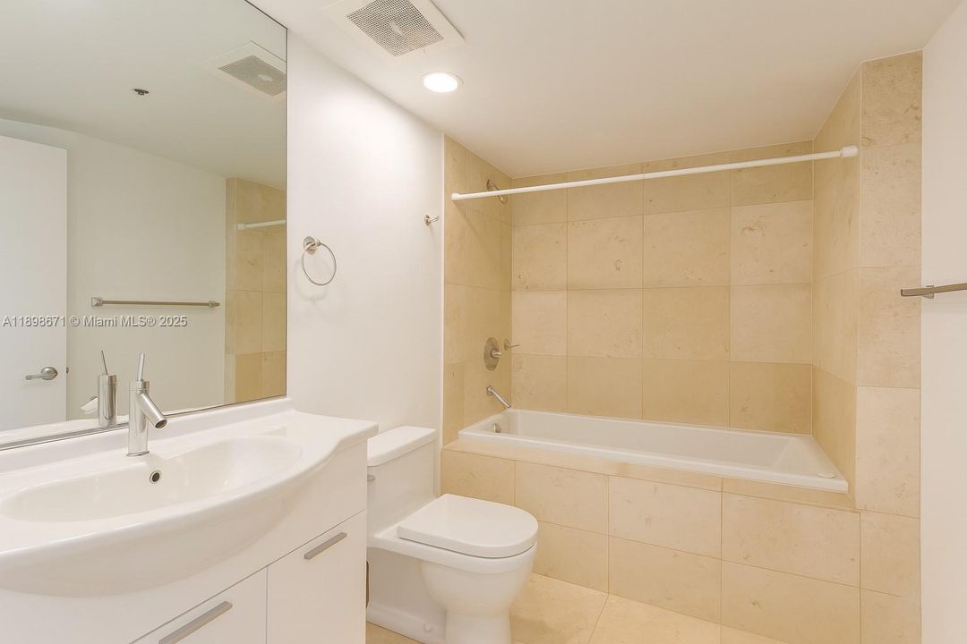 Active With Contract: $2,750 (0 beds, 1 baths, 598 Square Feet)