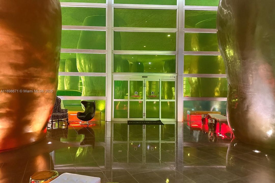 Active With Contract: $2,750 (0 beds, 1 baths, 598 Square Feet)