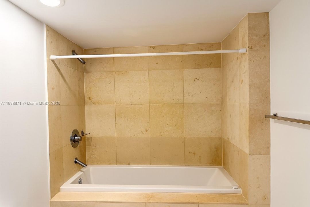 Active With Contract: $2,750 (0 beds, 1 baths, 598 Square Feet)