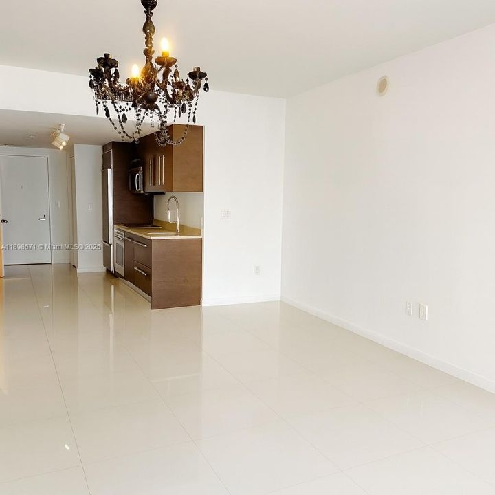 Active With Contract: $2,750 (0 beds, 1 baths, 598 Square Feet)