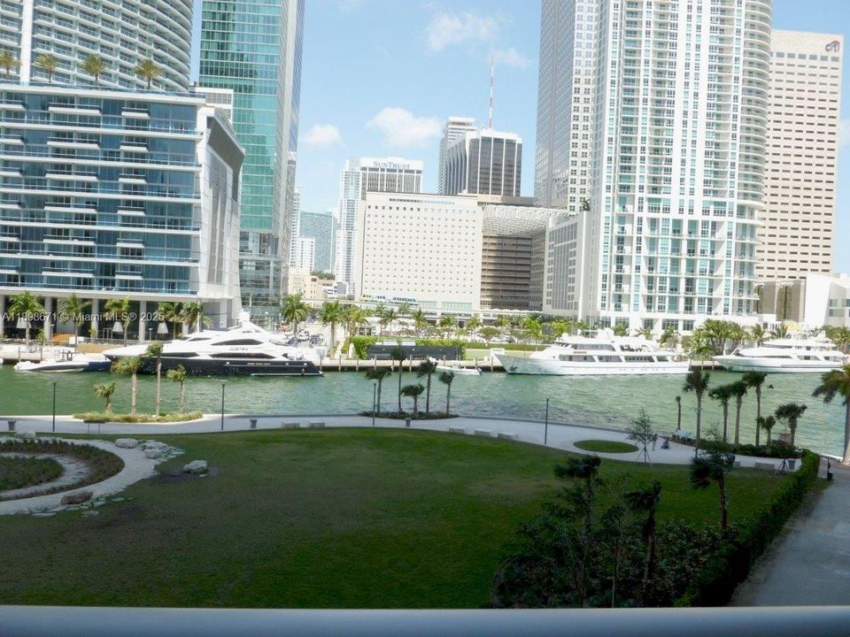 Active With Contract: $2,750 (0 beds, 1 baths, 598 Square Feet)