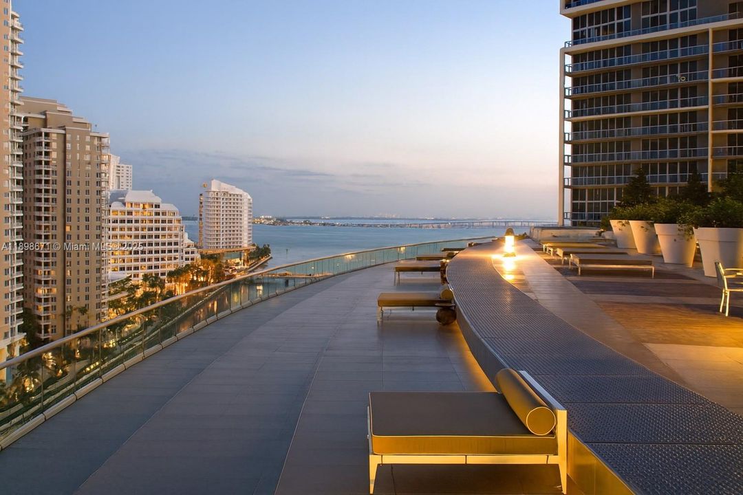 Active With Contract: $2,750 (0 beds, 1 baths, 598 Square Feet)