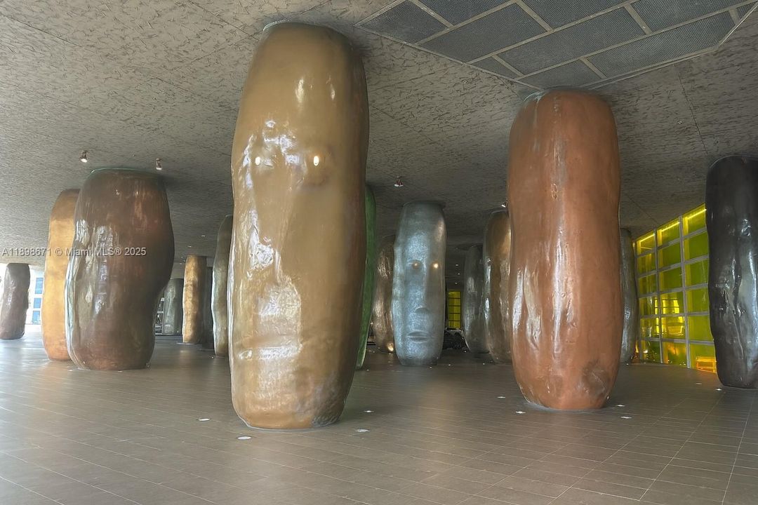 Active With Contract: $2,750 (0 beds, 1 baths, 598 Square Feet)