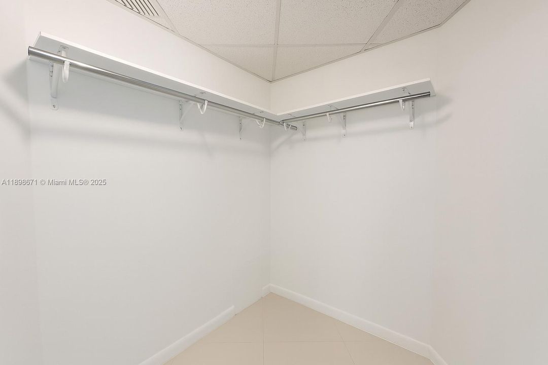 Active With Contract: $2,750 (0 beds, 1 baths, 598 Square Feet)