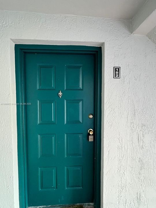 Recently Sold: $264,000 (2 beds, 2 baths, 883 Square Feet)