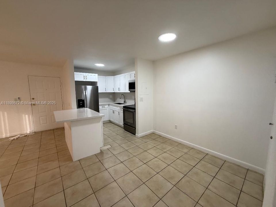 Recently Sold: $264,000 (2 beds, 2 baths, 883 Square Feet)