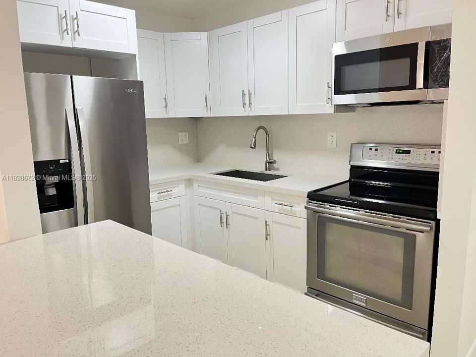 Recently Sold: $264,000 (2 beds, 2 baths, 883 Square Feet)