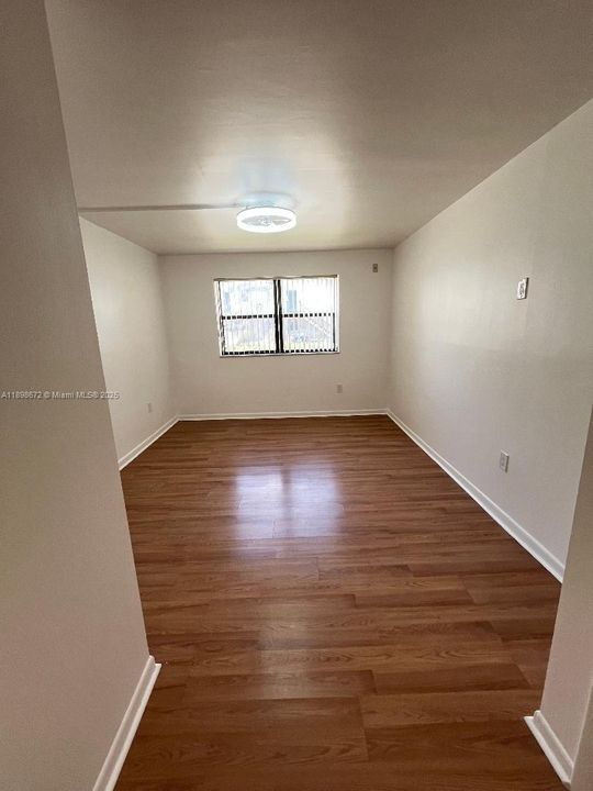 Recently Sold: $264,000 (2 beds, 2 baths, 883 Square Feet)